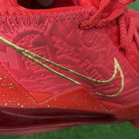 COPY - 2020
Titan x LeBron 17 Low 'Agimat used Mens size 8.5 - Picture 13 of 16